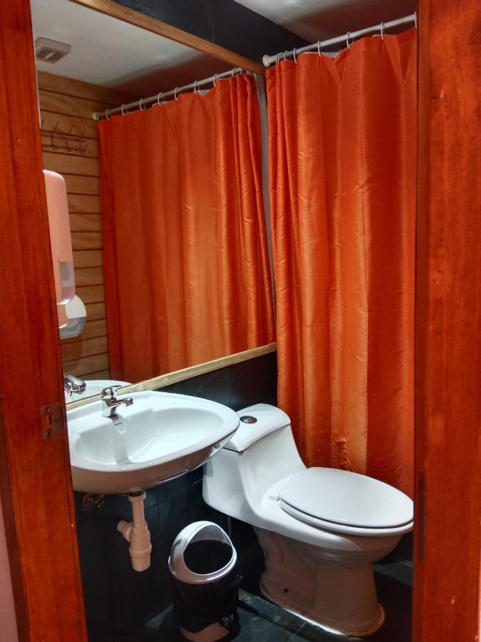 Almer Hostal Пунта Аренас Екстериор снимка